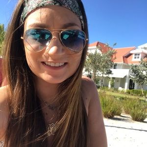 Meet your Posher, Ashley